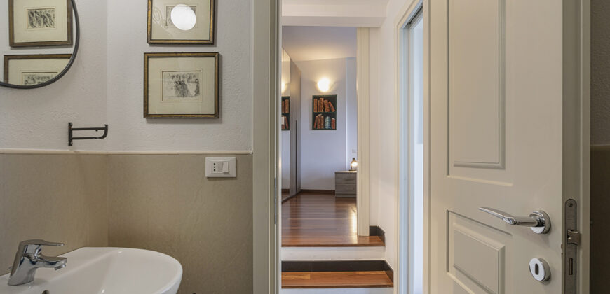 Apartment with garden and private parking