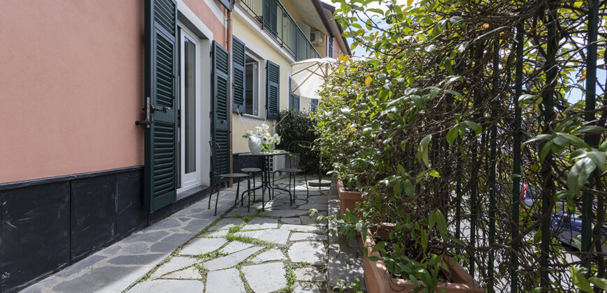 Apartment with garden and private parking