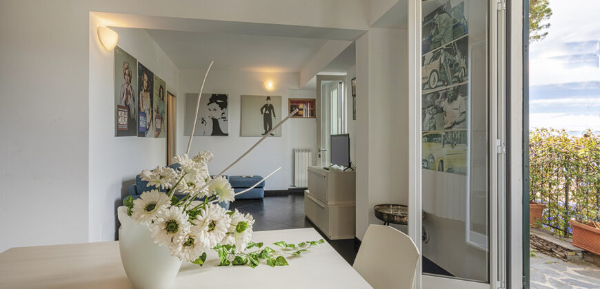 Apartment with garden and private parking