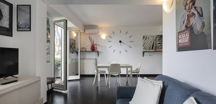 Apartment with garden and private parking