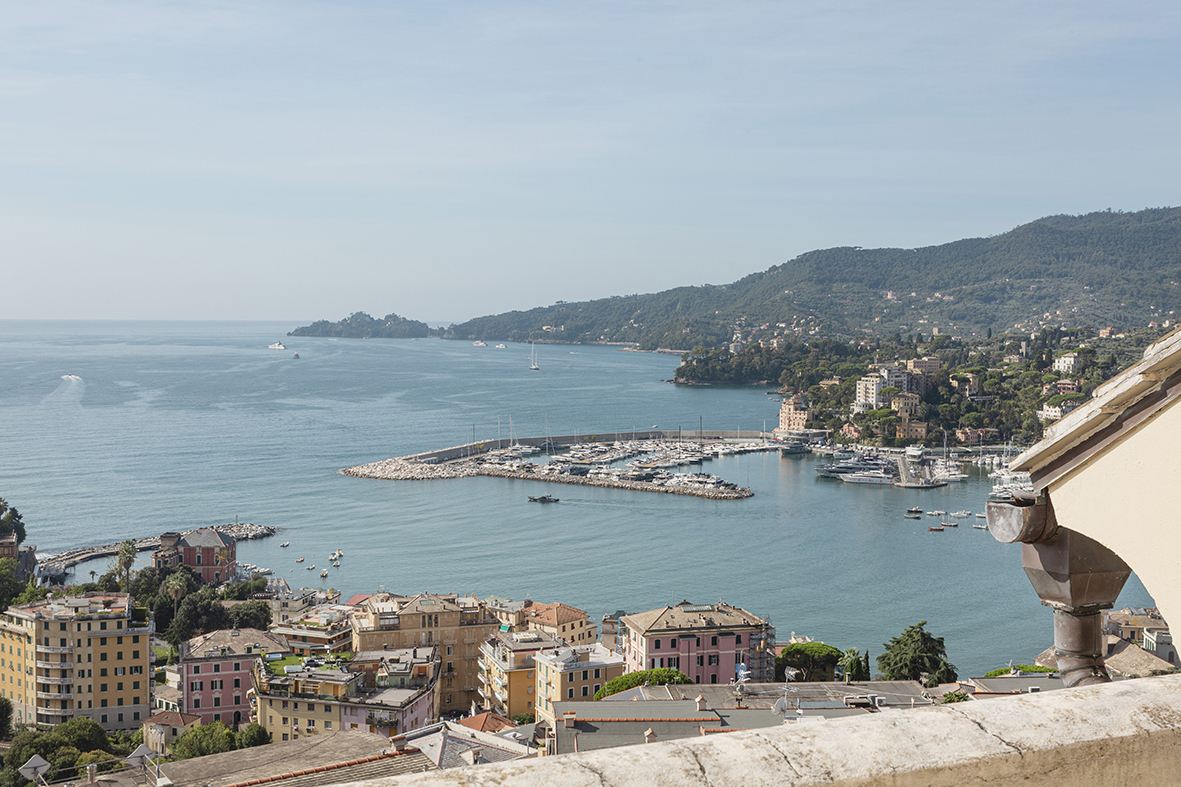 Appartamento vista mare ristrutturato e con posto auto
