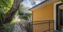 Appartamento vista mare e giardino in collina
