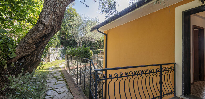 Appartamento vista mare e giardino in collina