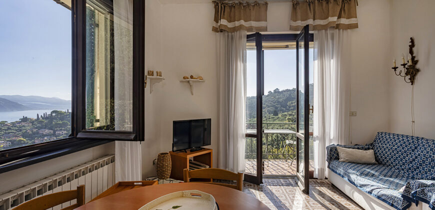 Appartamento vista mare e giardino in collina