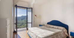 Appartamento vista mare e giardino in collina
